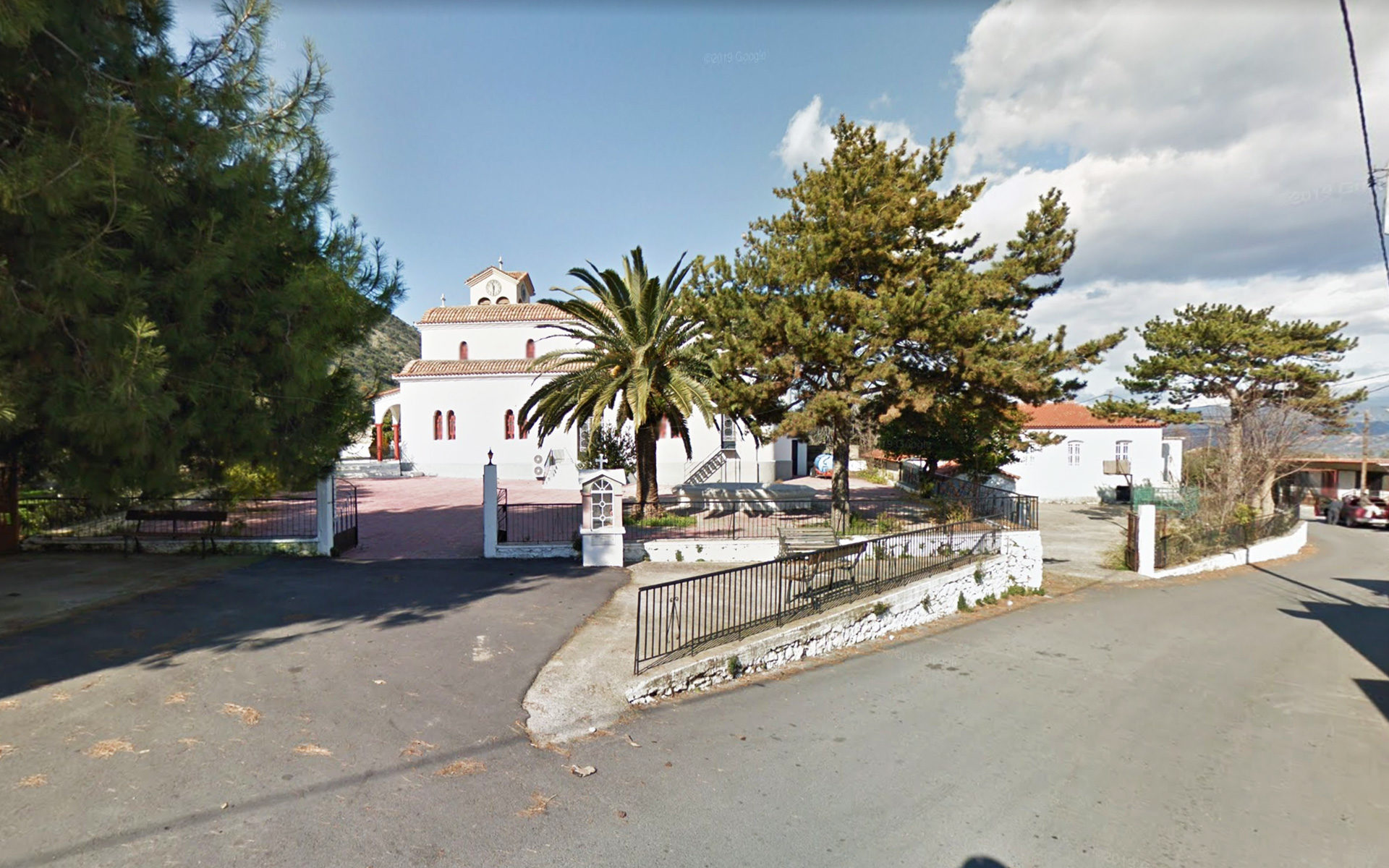 Ιερός Ναός Αγίου Δημητρίου, Καλύβια Σοχάς © Google Street View